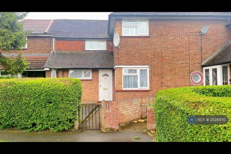 3 bedroom house in Cygnet Avenue, Feltham, TW14 (3 bed) (#2528970)