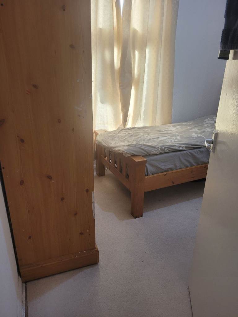 Double Room Available to Rent in a Terraced House
