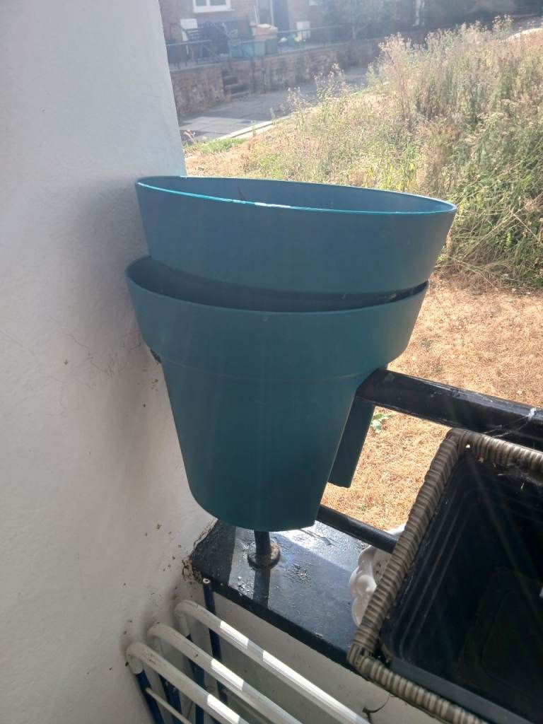 Pair of green elho Plastic balcony Planters ,2 Casaria and one blue double planterGood Condition
