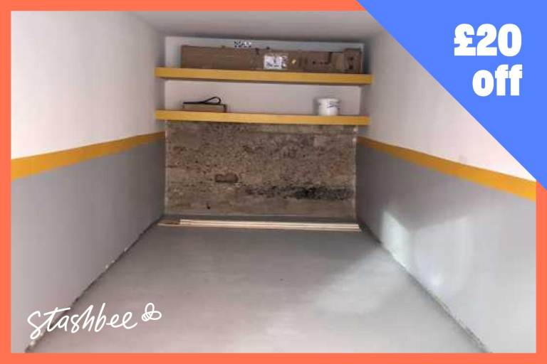 Garage to rent in London (W3) | Stashbee