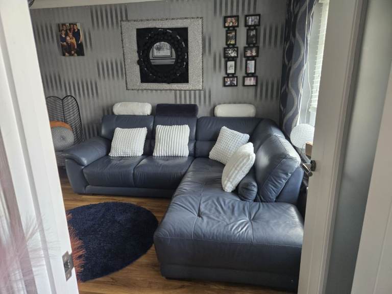 Beautiful italian leather corner sofa
