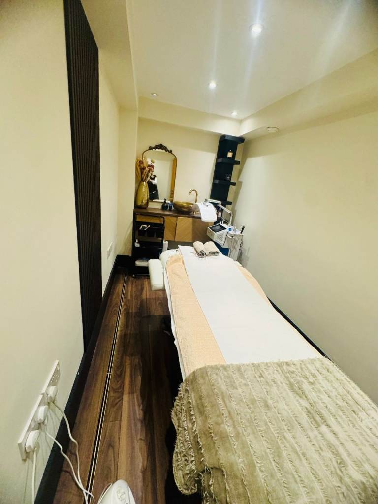 MASSAGE THERAPIST WANTED-COMMISION BASED -MARYLEBONE LONDON