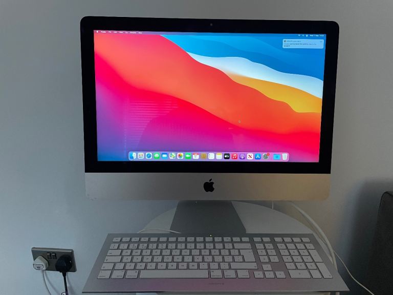 Apple iMac Computer 21.5 inch