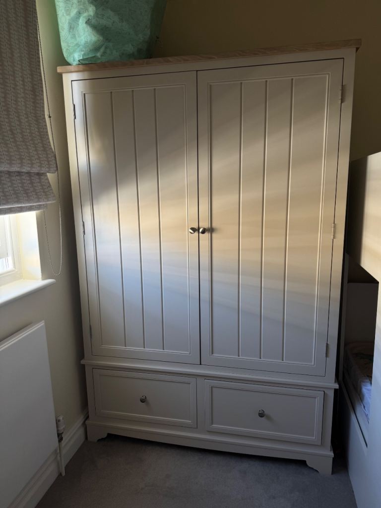 Wardrobe – Like New, Excellent Condition