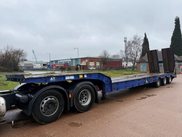 ANDOVER 2007 TRIAXLE LOW LOADER TRAILER