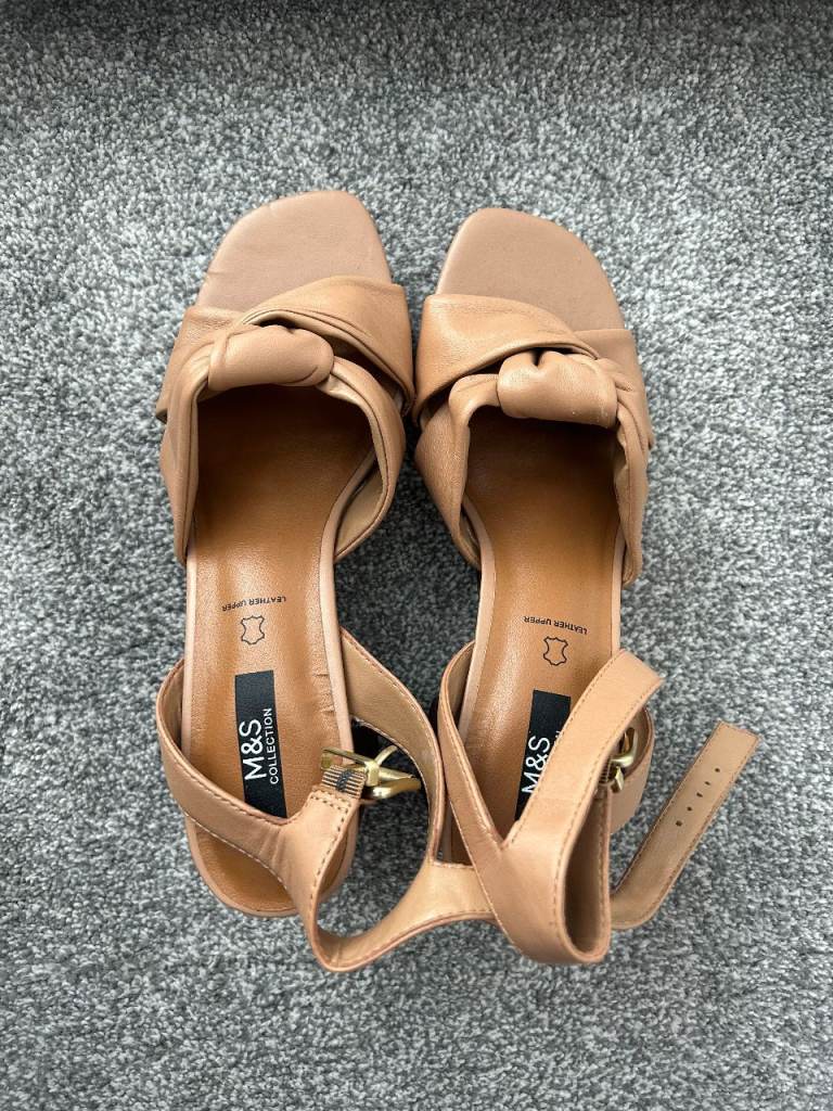 Leather heels (size 7) BRAND NEW