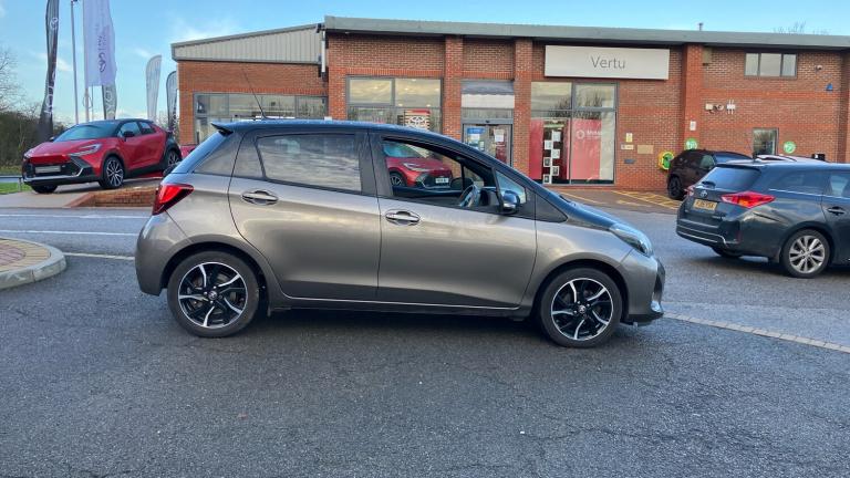 2017 Toyota Yaris 1.33 VVT-i Design 5dr Petrol Hatchback Hatchback Petrol Manual