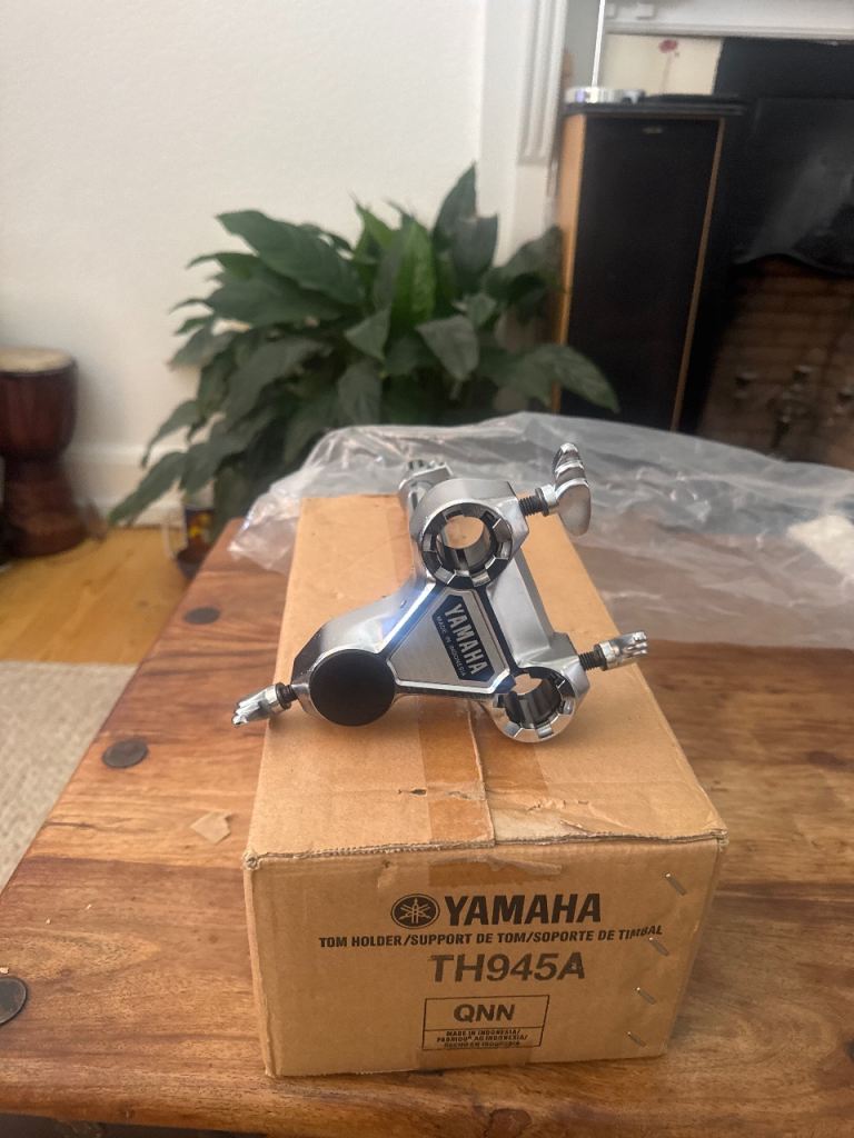 Yamaha Triple Tom Post, new 