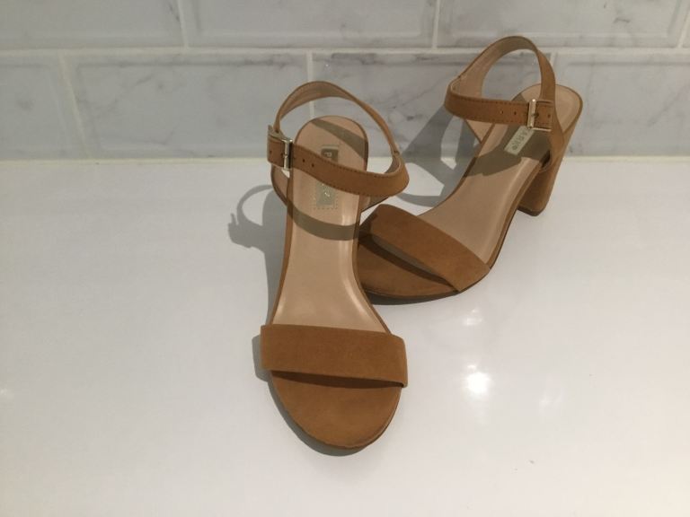 PRIMARK TAN SANDALS (Size5)