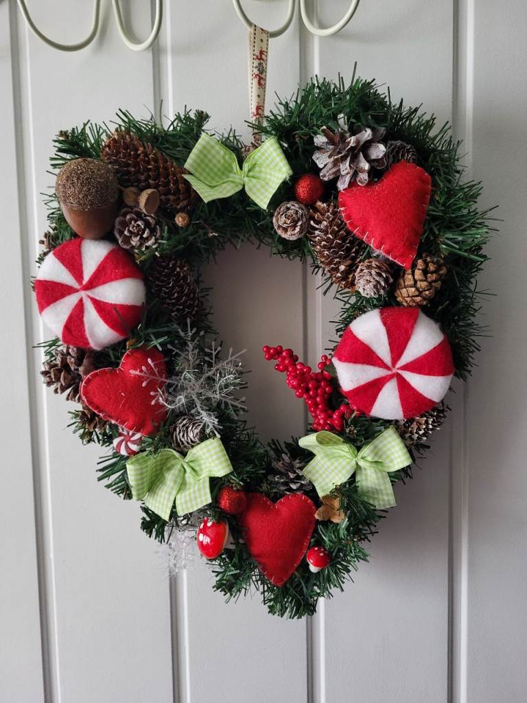 NEW Heart-Shaped Christmas Wreath with Pine Cones & Berries