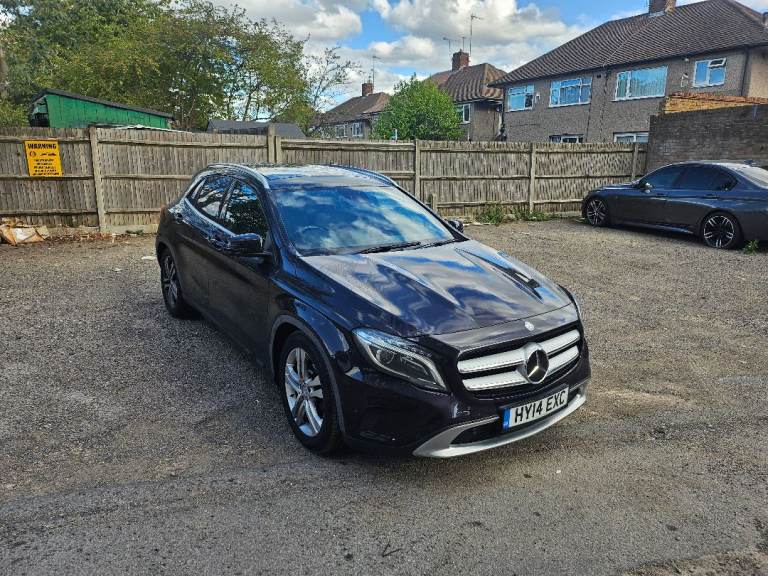 Mercedes-Benz, GLA, 220d  sunroof heated seats 