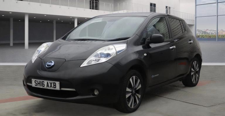 NISSAN LEAF 30kWh Tekna Black Electric Automatic 5dr SATNAV+LEATHER+1 KEEPER