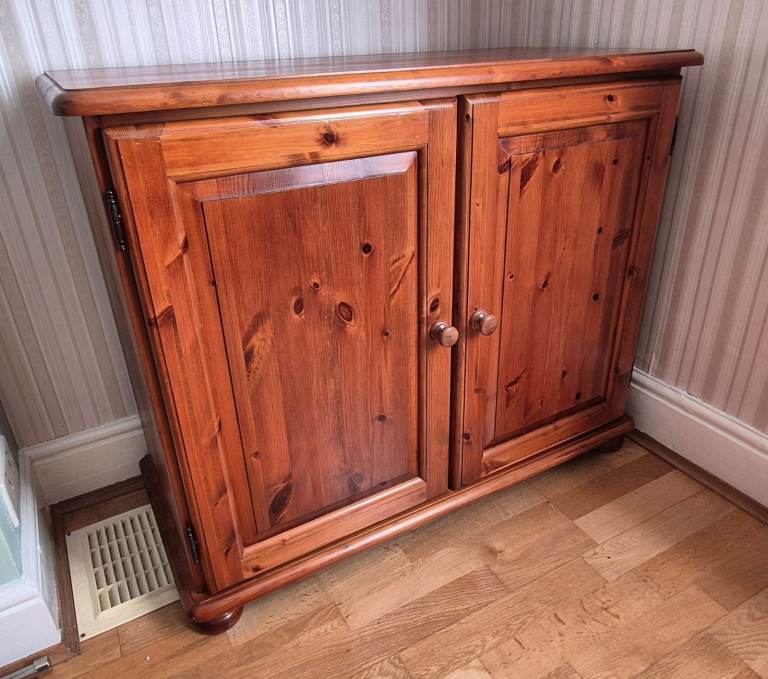 Solid wood, dark pine sideboard. - Excellent condition