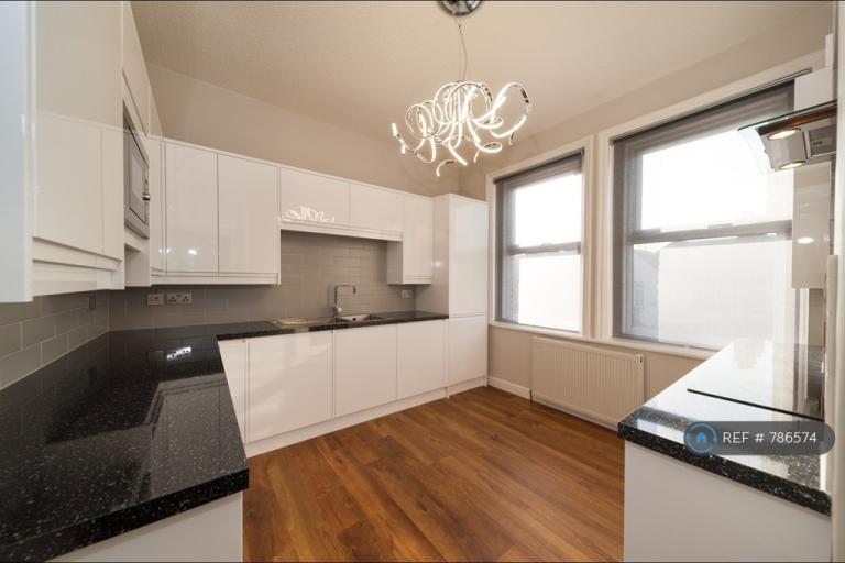 3 bedroom flat in Alwyne Road, Wimbledon, SW19 (3 bed) (#786574)