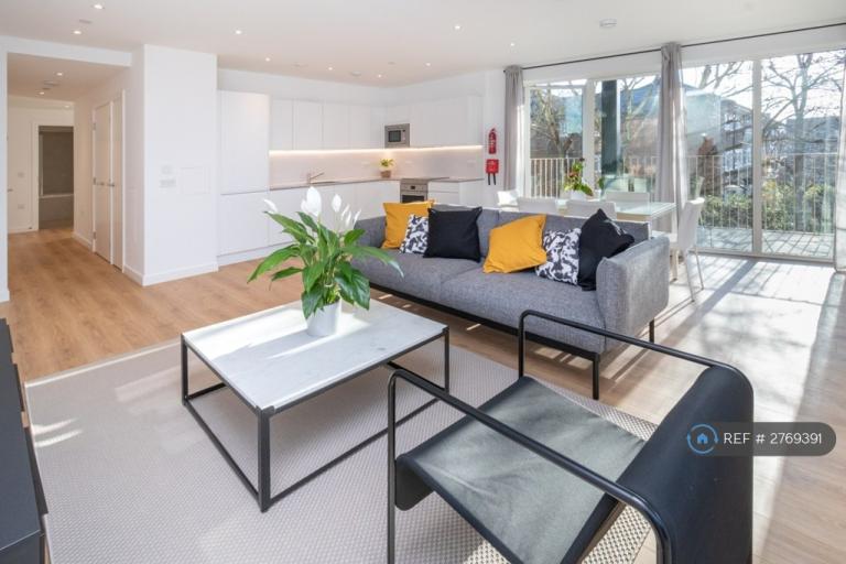 3 bedroom flat in Dockley Road, London, SE16 (3 bed) (#2769391)