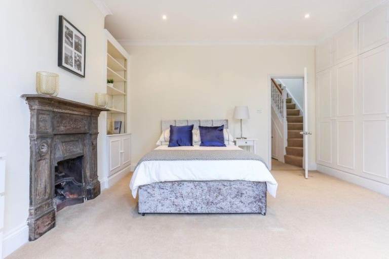 ✨ Clean Shared Room for Rent - Professional Tenants Only, No Fees, Available Now Chiswick💼
