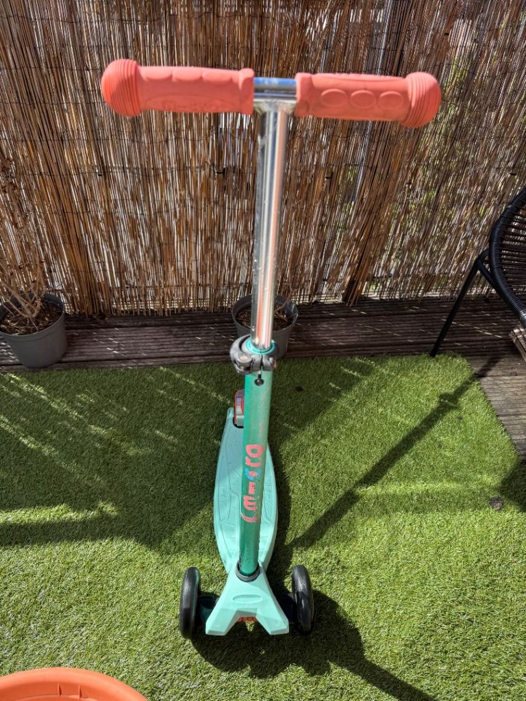 Micro Maxi Mint scooter plus FREE BELL 