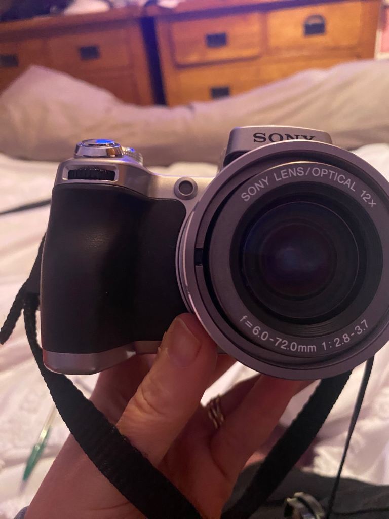 SONY CYBER SHOT DSC-H1 SUPER STEADY SHOT 12X OPTICAL ZOOM 5.1 spares or repair 