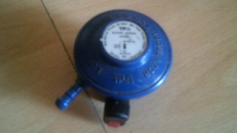 image for GAS BOTTLE REGULATOR FOR *CALOR & OTHER BOTTLES* QWIK FIT TYPE