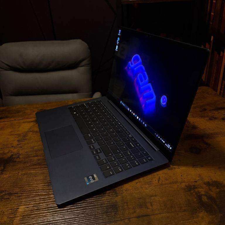 LG gram SuperSlim Laptop