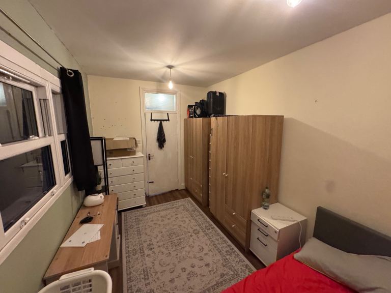 Large Furnished Double Room in Central Hackney (E5)