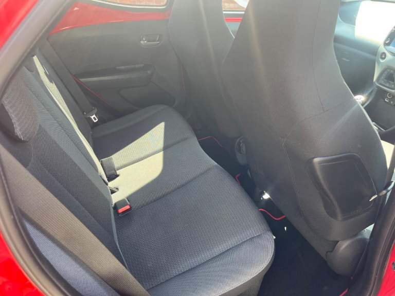 TOYOTA AYGO 1.0 VVT-i x-trend in Super Red 2021