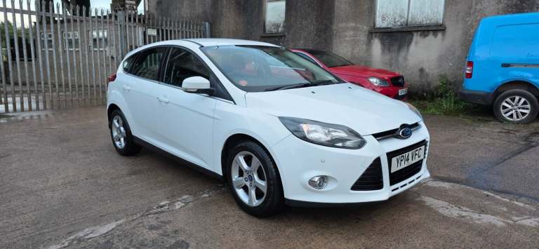 2014 Ford Focus 1.6 125 Zetec Navigator 5dr Powershift HATCHBACK Petrol Automatic