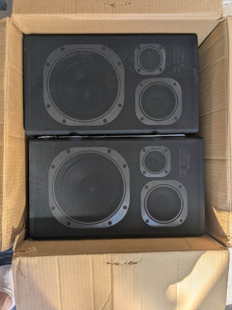 Jamo studio 105 speakers