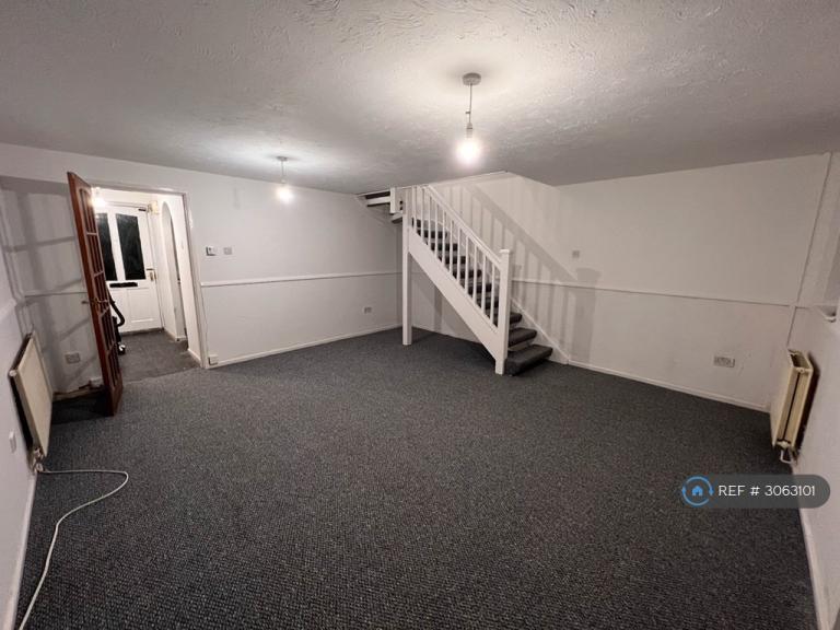 3 bedroom house in Beaufort Court, Cadle, Swansea, SA5 (3 bed) (#3063101)