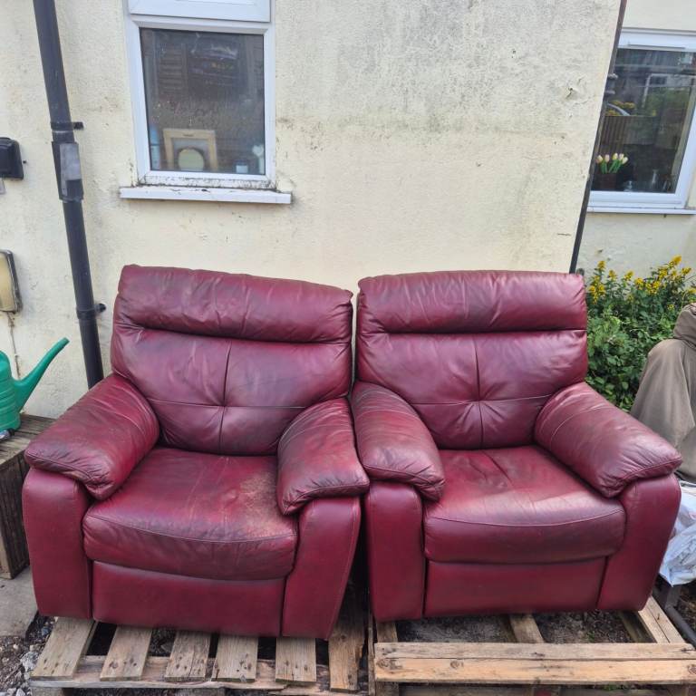 Pair of Red Leather Recliner Armchairs – Manual Recliners – Collection Only