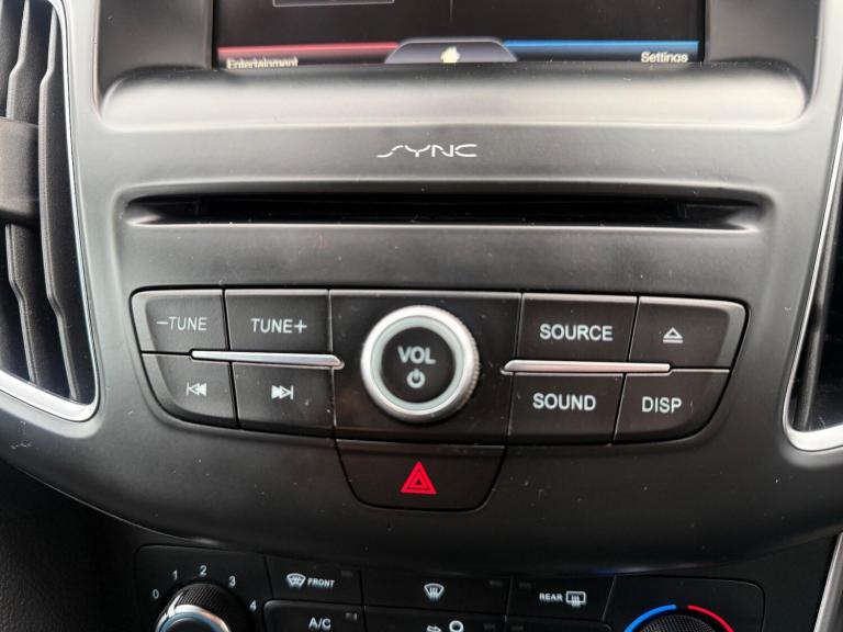 2015 Ford Focus 1.0 EcoBoost Zetec 5dr HATCHBACK PETROL Manual