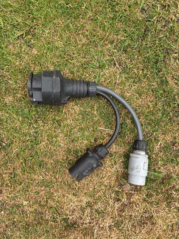Twin electric to 13 pin adaptor