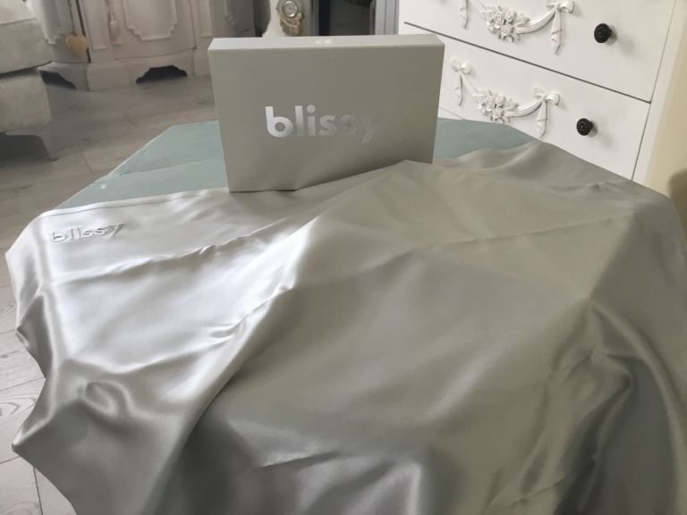 BNIB Blissy 100%Mulberry Silk Pillowcases.Standard Size Silver 