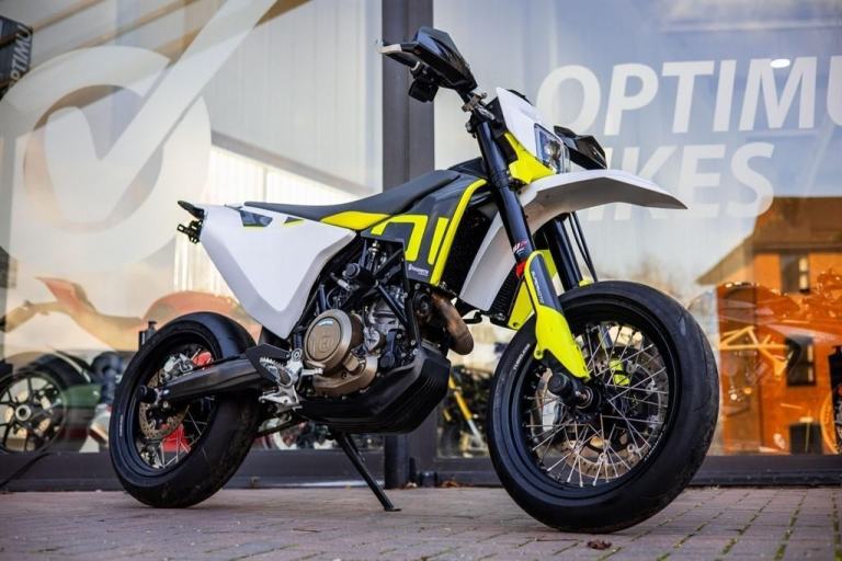 Husqvarna 701 Supermoto CARBON ! WINGS EXHAUST ! EXTRAS ! STUNNING