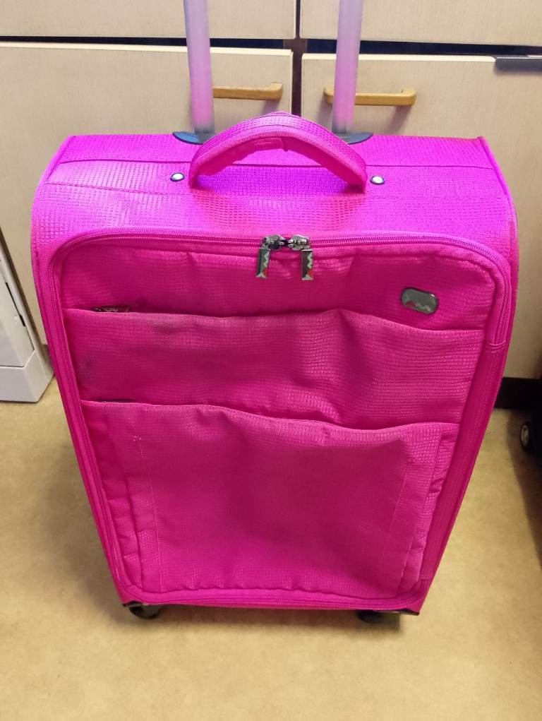 Pink Liteweight Medium 4 Wheel Suitcase.