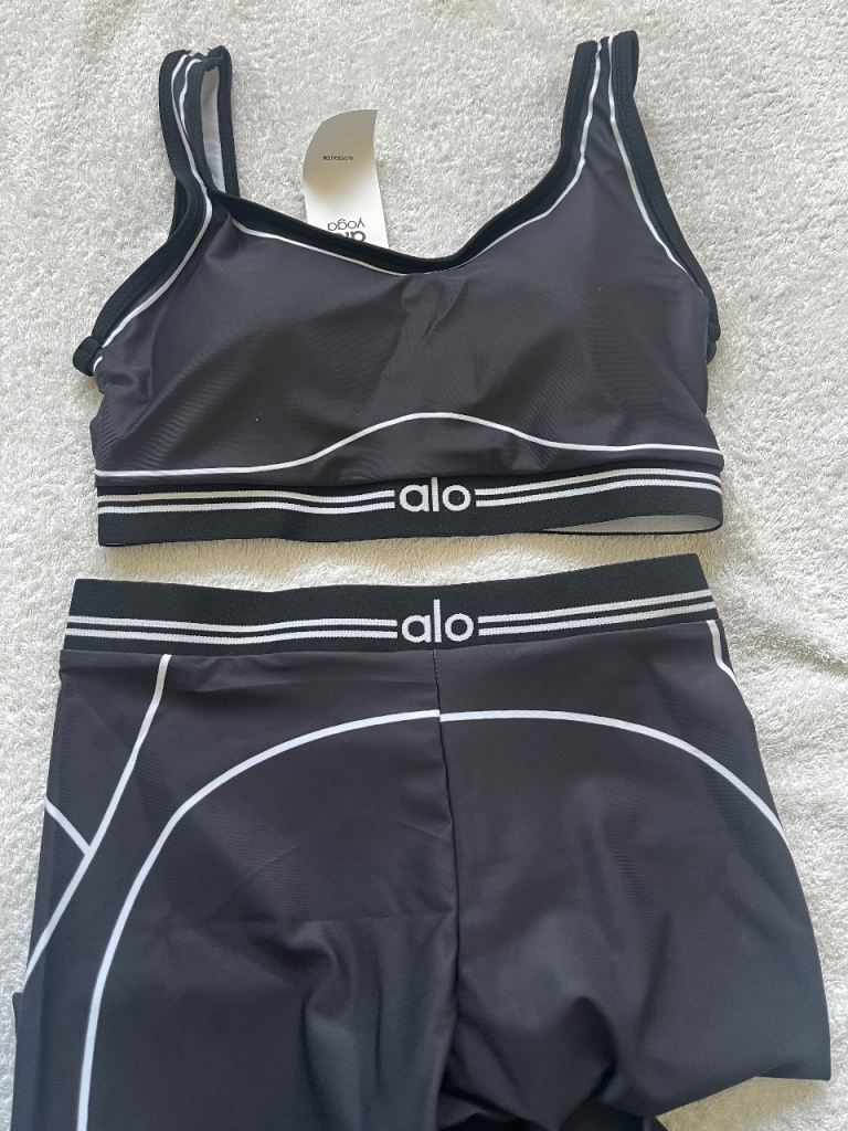Alo Yoga airbrush heart throb Black Sports Bra & Leggings Set - NEW with Tags
