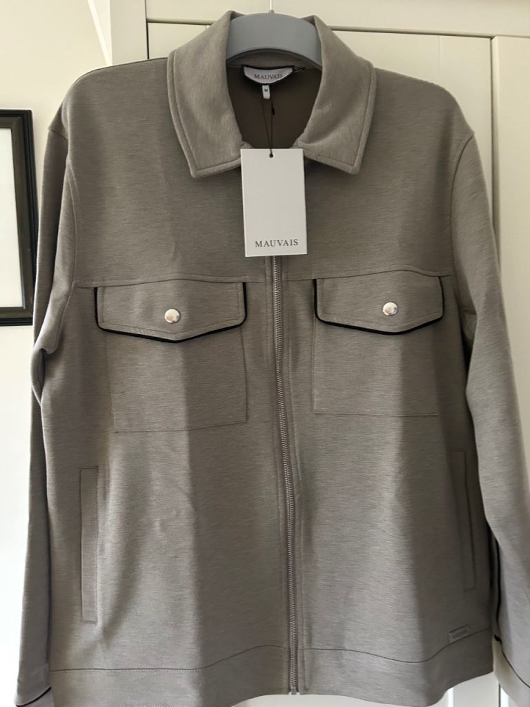 New with tags Man’s/Teens top