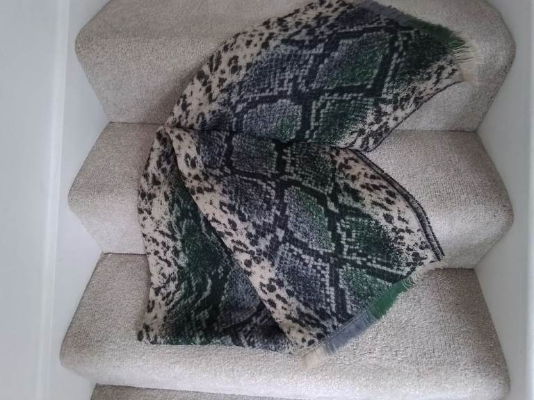 Scarf Brand New In Animal Pattern Design 