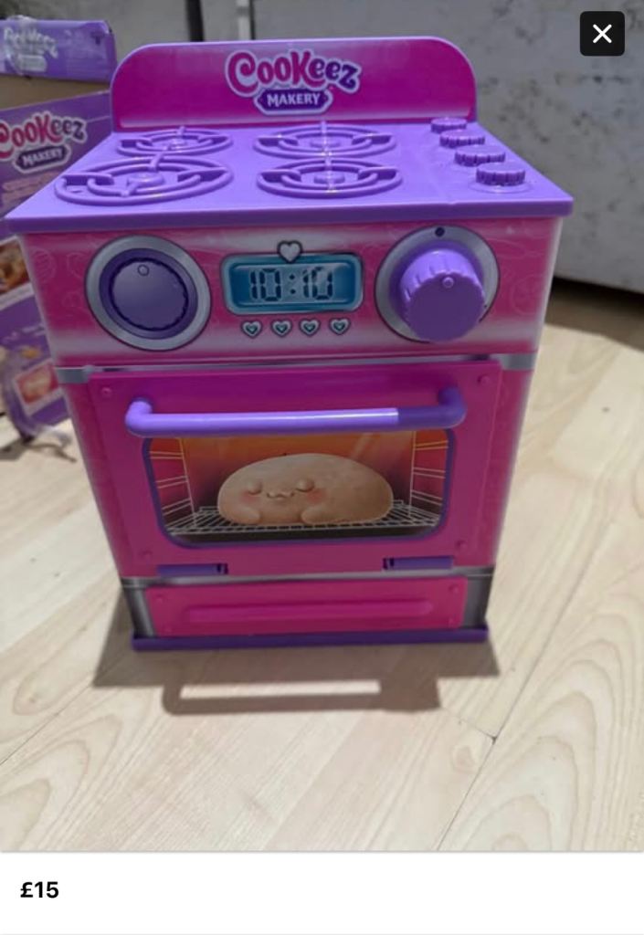Play Cookeez oven  