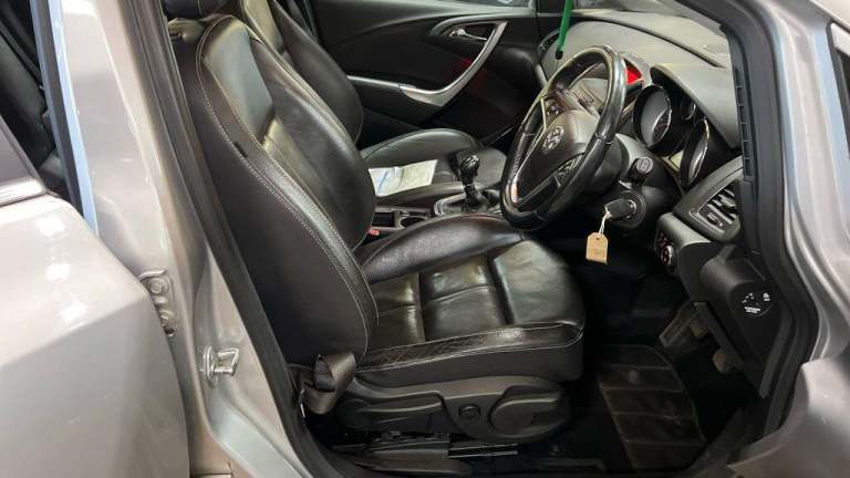 2011 Vauxhall Astra 1.4T 16V Elite [140] 5dr HATCHBACK PETROL Manual