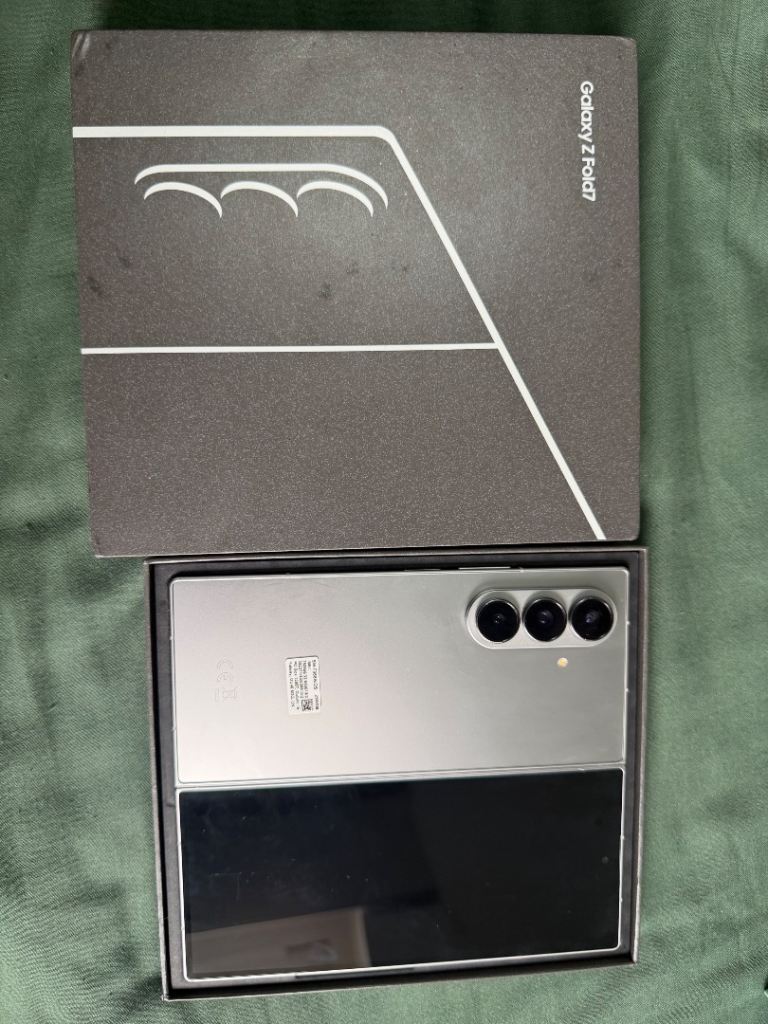 Samsung Galaxy Z Fold7 – Silver, Good Condition