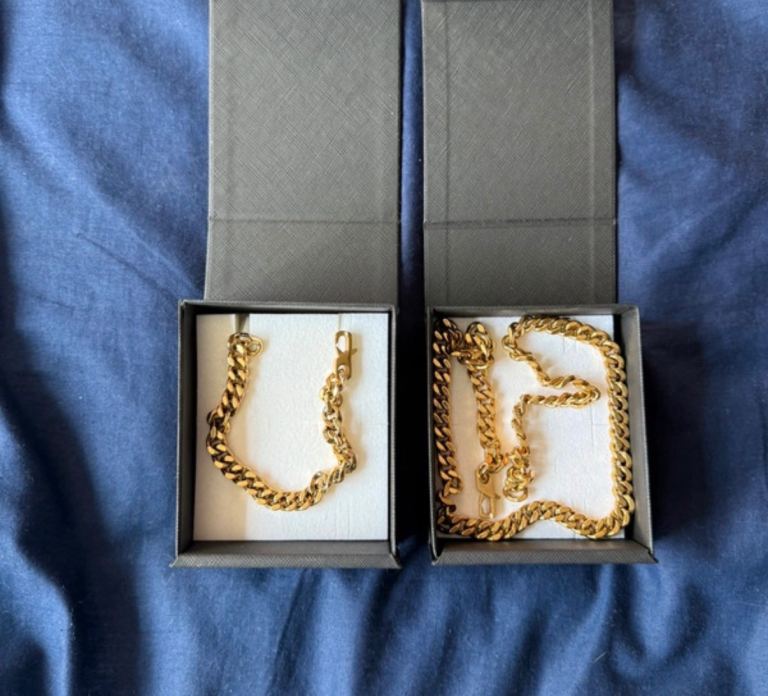 Guess men’s gold chain and bracelet 