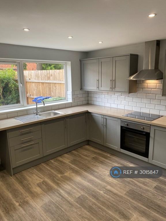 3 bedroom house in Cromwell Road, Grimsby, DN37 (3 bed) (#3015847)