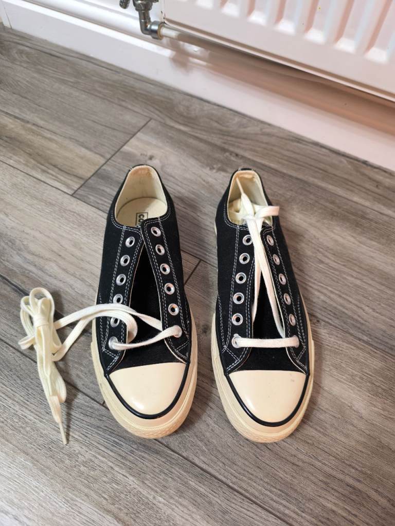 Converse shoes size 7 brand new 
