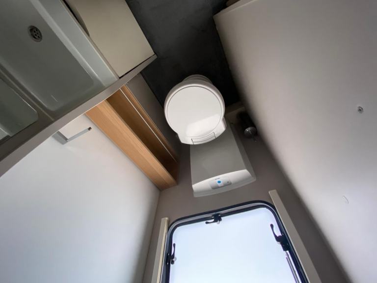 ADRIA ADORA SAVA - 2021 - FIXED SINGLE BEDS - 4 BERTH - PRISTINE ONE OWNER 