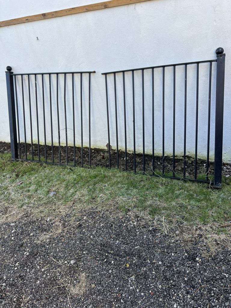 Metal fence panels