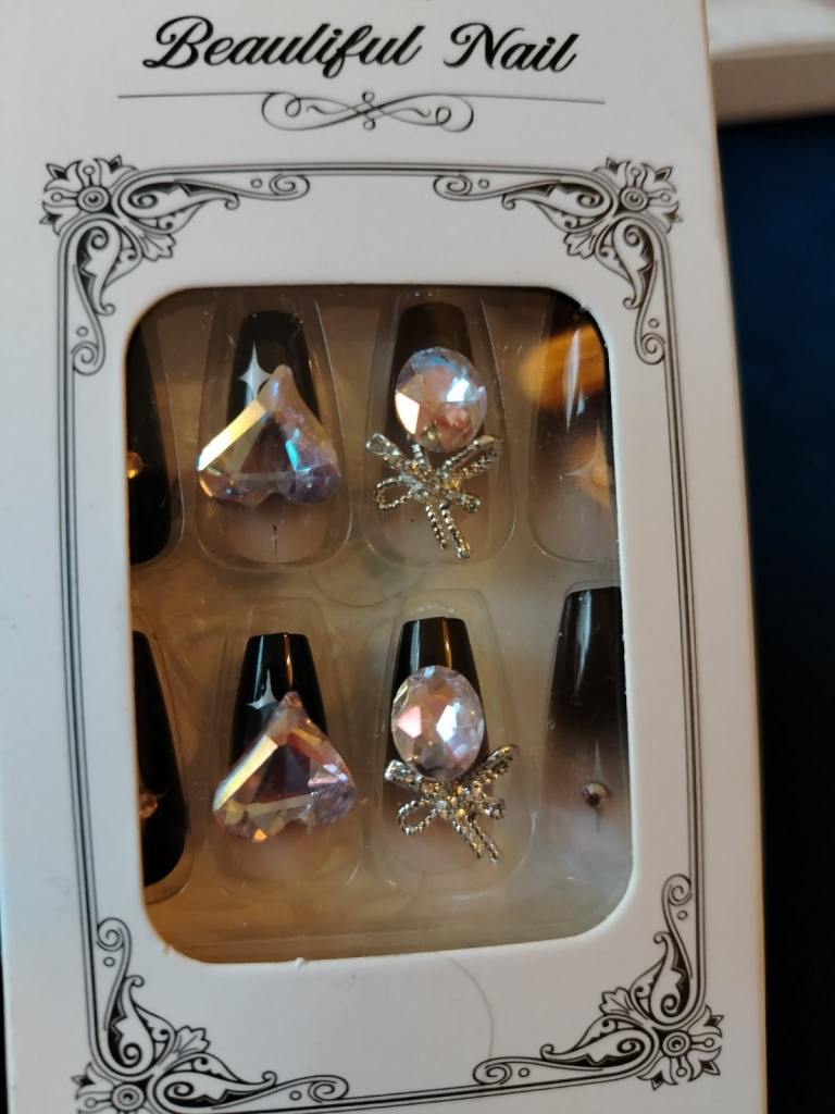 Stunning 3D Press-On Nail Art Kit | Perfect for Parties, Weddings & TikTok