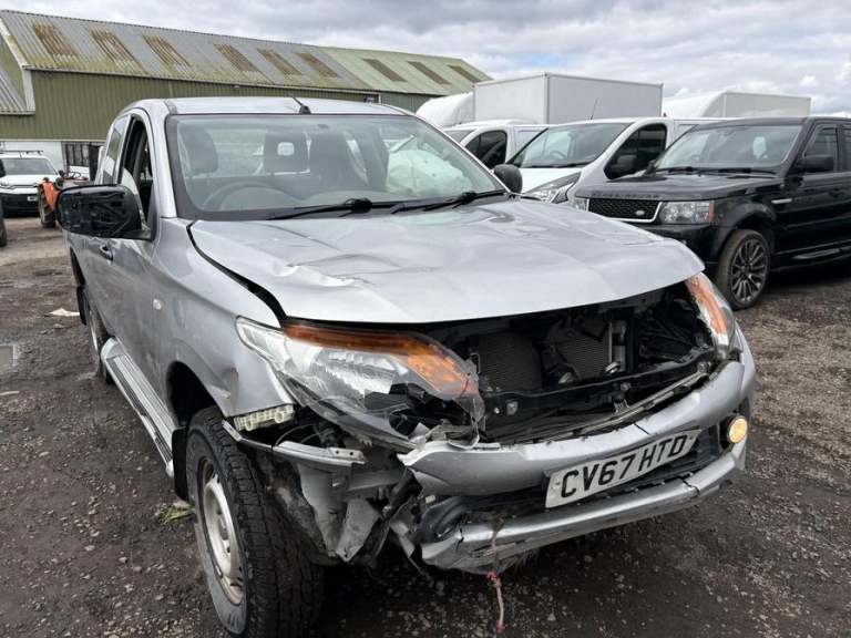 Mitsubishi L200 L200 4Life DI-D (silver) 2017