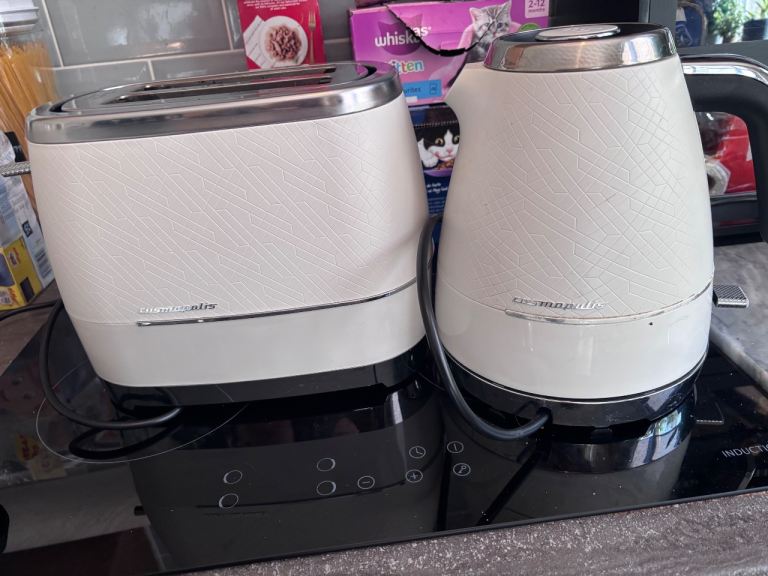 kettle and toaster 