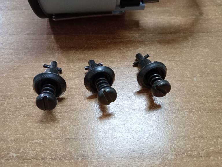 Pins for battery cover Ferrari F40